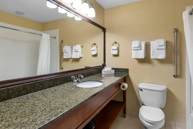 غرفة قياسية بسرير كينج، Quality Inn Kilmarnock VA 5/5