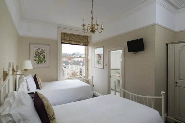 Room, Twin Beds, The Kennard 2/10