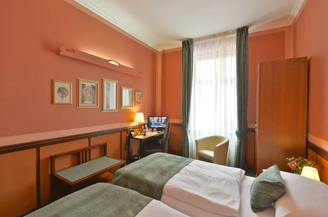 غرفة كلاسيكية بسرير كينج، HASTAL HOTEL 1/10