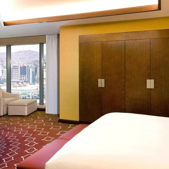 جناح تنفيذي بسرير كينج بغرفة نوم واحدة مع أريكة، فندق جبل عمر ماريوت مكة(Jabal Omar Marriott Hotel Makkah) 9/10