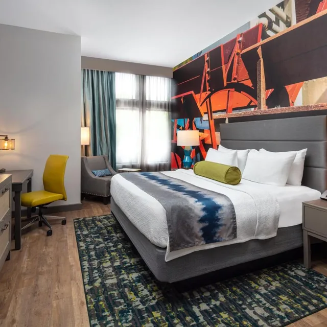 Adjoining, Standard, King Bed، Hotel Indigo Tuscaloosa Downtown 1/2