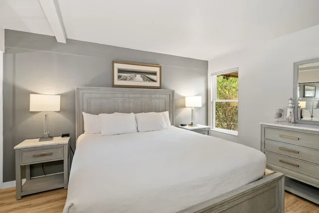 1 Bedroom, Condo, Deluxe, Suite, King Bed, Bay Front, Bay View, Sofa، The Embarcadero Resort Hotel & Marina 2/4