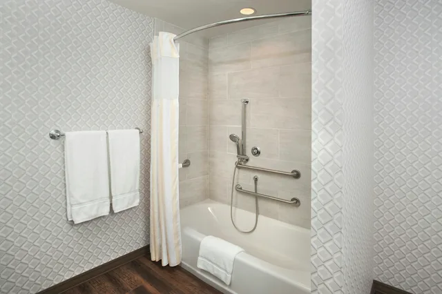 Room, 2 Queen Beds, Accessible, Hilton Garden Inn Burbank Downtown 4/5