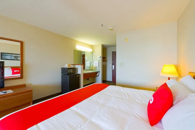 King Room - Bay view، Siletz Bay Beachfront Hotel by OYO Lincoln City 2/6