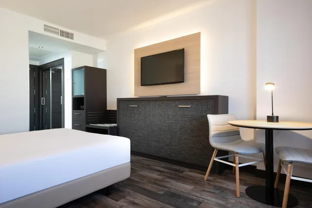 غرفة ثلاثية، Hotel Cadiz Paseo Del Mar Affiliated By Melia 7/10