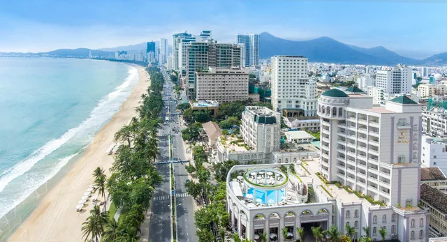غرفة ديلوكس بإطلالة على البحر، Sunrise Nha Trang Beach Hotel and Spa 2/2