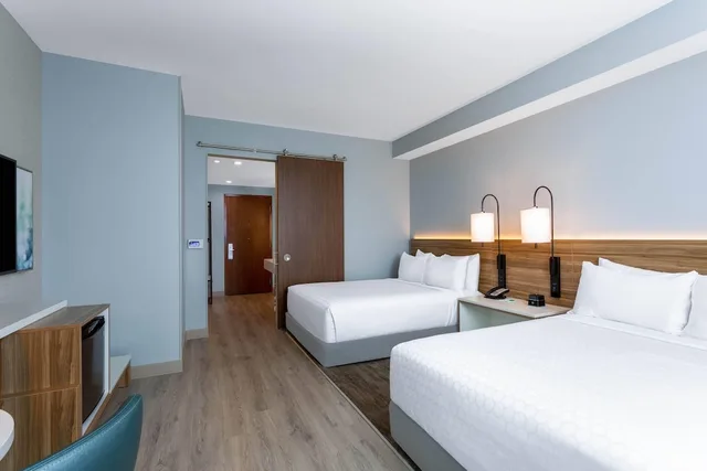 غرفة بسريرين كوين لذوي الإعاقة، Wyndham Garden Miami International Airport 1/10
