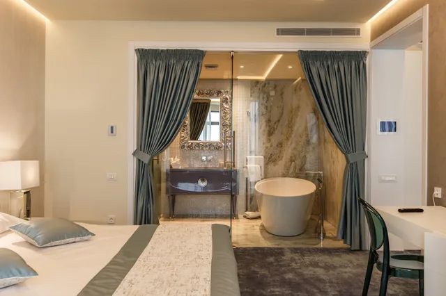 Senior, Suite, King Bed, Sea View, Terrace، Hotel Opera Mamaia 5/8