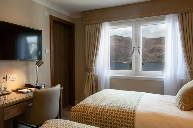 Room, Twin Beds, Loch View, Cruachan Hotel 5/10