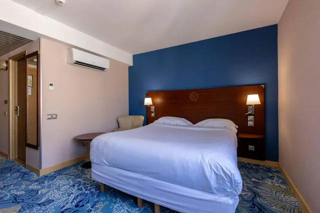 Select, Double Bed, Street View، Hotel Le Yachtman 6/10