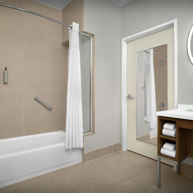 غرفة بسريرين كوين بحوض استحمام لذوي الإعاقة، Courtyard by Marriott San Antonio SeaWorld - Westover Hills 5/6