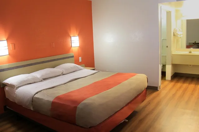 Standard, Double Bed, Smoking, Accessible, Motel6 Enfield, CT - Hartford 2/5