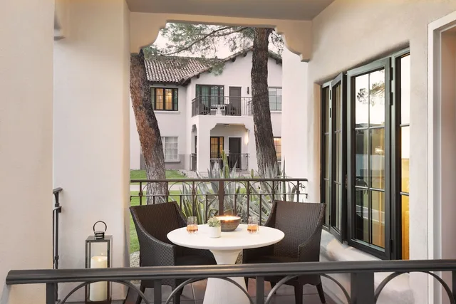 Private, 1 Bedroom, Suite, King Bed, Balcony or Patio, Sofa, Bathtub، Fairmont Scottsdale Princess 5/5