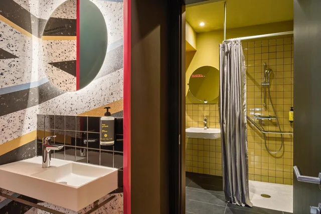 Private, Mixed Dorm, 6 Bunk Beds، Jo&Joe Roma 1/2