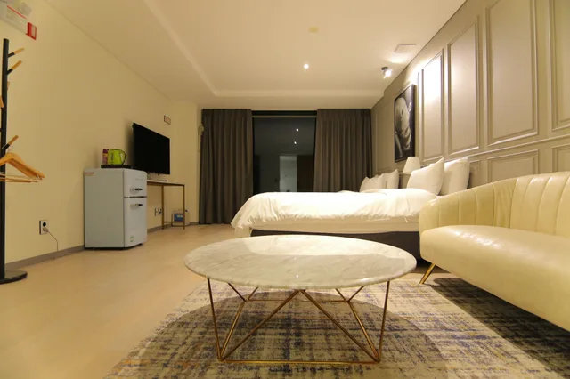 غرفة قياسية بسرير مزدوج وسرير فردي، Hotel Gite 10/10
