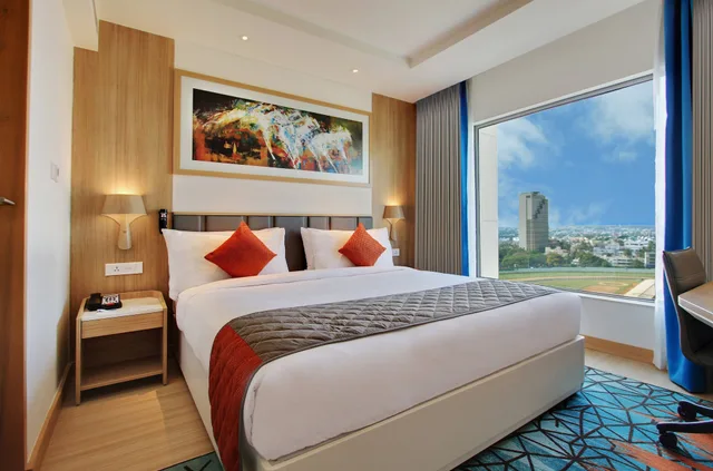 Standard, Queen Bed, Turf View، Holiday Inn Bengaluru Racecourse, an IHG Hotel 2/10
