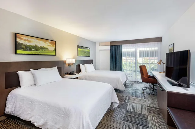غرفة رباعية بسريرين كوين، Hilton Garden Inn Davis Downtown 1/1