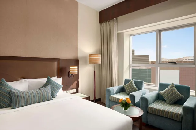 غرفة بسريرين منفصلين، Ramada By Wyndham Deira 1/5