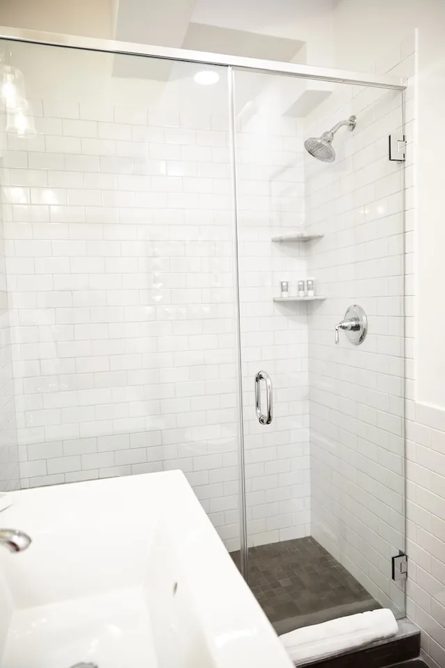 Comfort, Single, King Bed, Shelter Harbor Inn 7/8