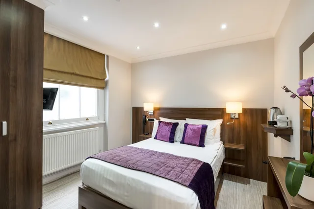 Semi Basement, Double Bed، London House Hotel 1/10
