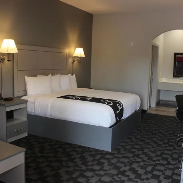غرفة بسرير كينج، Paris Inn Suites 5/10