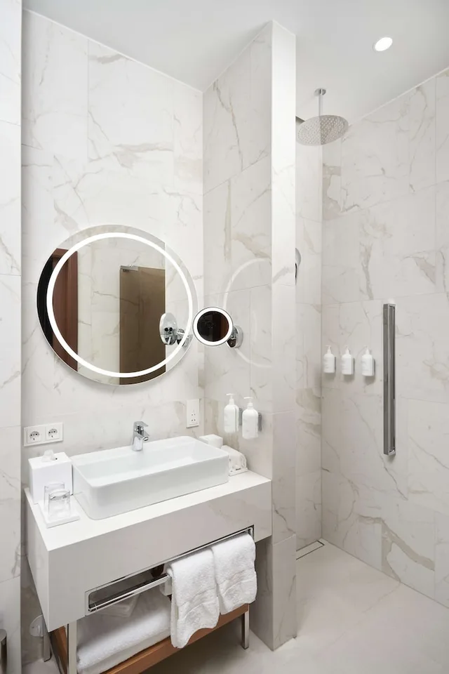 جناح بسرير كينج، Iceland Parliament Hotel, Curio Collection by Hilton 8/8