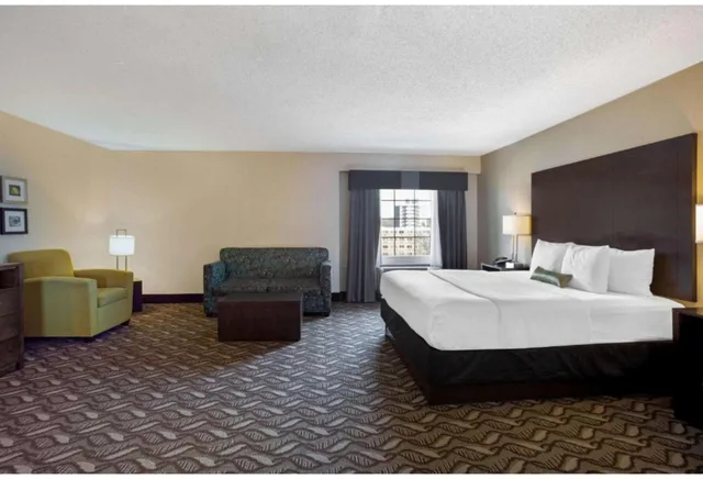 جناح ديلوكس بإطلالة على المدينة، La Quinta Inn & Suites by Wyndham Springfield MA 1/2