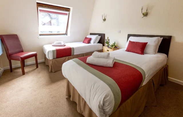 غرفة قياسية بسريرين منفصلين، Oyo Loch Ness Drumnadrochit Hotel 2/7