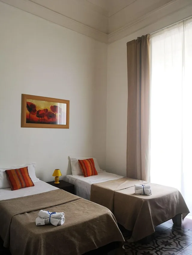 جناح جونيور، Hotel Valentino 1/5