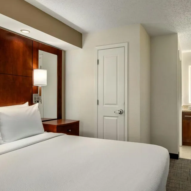 جناح بغرفتي نوم بحوض استحمام لذوي الإعاقة، Residence Inn Marriott Chester 1/4