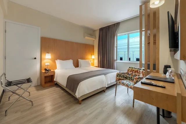 غرفة كومفورت بسرير كوين وسرير فردي، Polis Grand Hotel 5/8