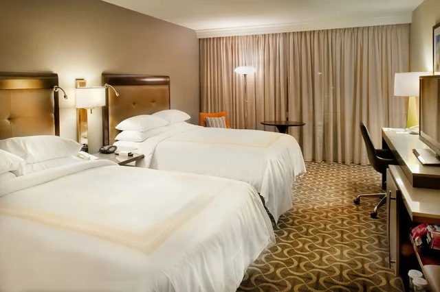 غرفة قياسية بسريرين مزدوجين لذوي الإعاقة، Marriott St. Louis Airport 6/7
