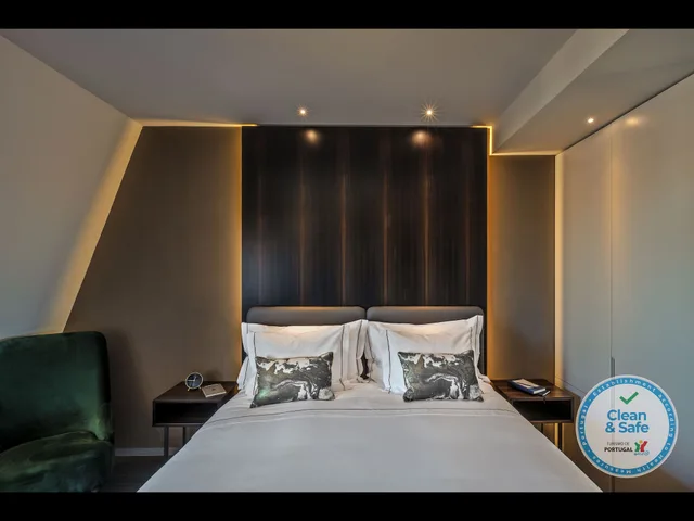 غرفة بريميوم بسرير كينج بإطلالة على المدينة، Hotel Moon and Sun Porto 4/8