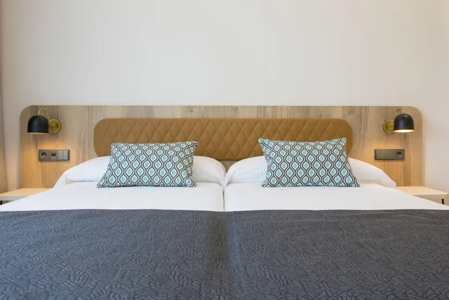 Standard, Double Bed, Pool View, Balcony or Terrace، Presidente Hotel 1/1