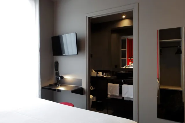 Standard, Double Bed, HOTEL SAINT MARCEL 5/10