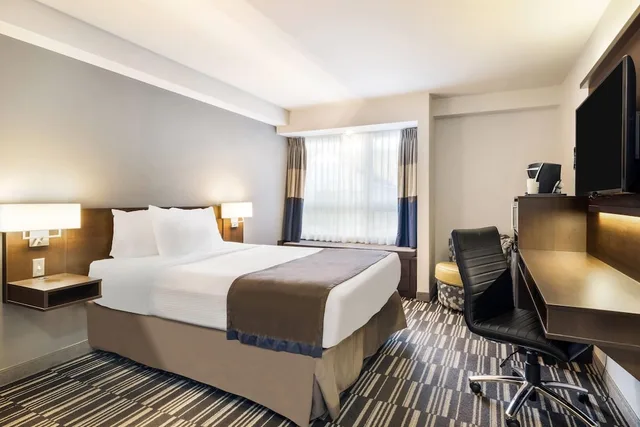 غرفة بسرير كوين، Microtel Inn & Suites by Wyndham Mont Tremblant 5/10