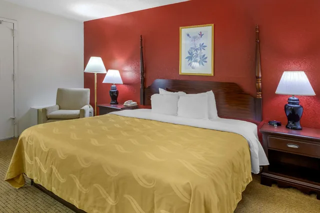 Room, King Bed, Exterior Entrance، Quality Inn Northlake 2/7