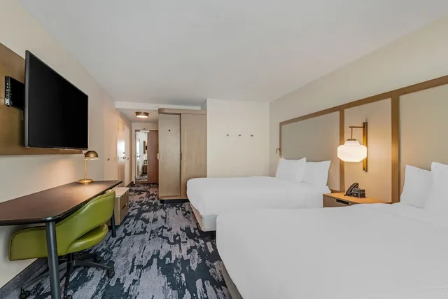 غرفة بسريرين كوين مع أريكة، Fairfield Inn & Suites North Conway 1/7