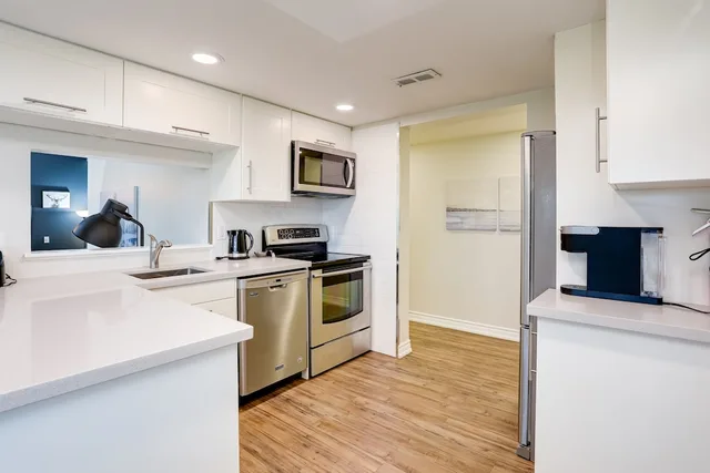 Green, 3 Queen Beds, Sofa, The Lodges At Blue Mountain Wintergreen Condos 6/10