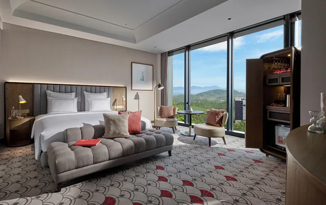 غرفة غراند بسرير كينج، Swissotel Nusantara 4/9