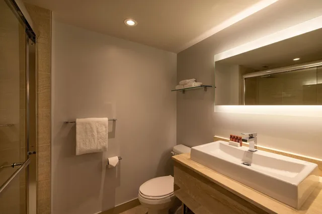 غرفة كومفورت بسرير كوين بإطلالة على الجبل مع أريكة، Chateau Bromont 7/10