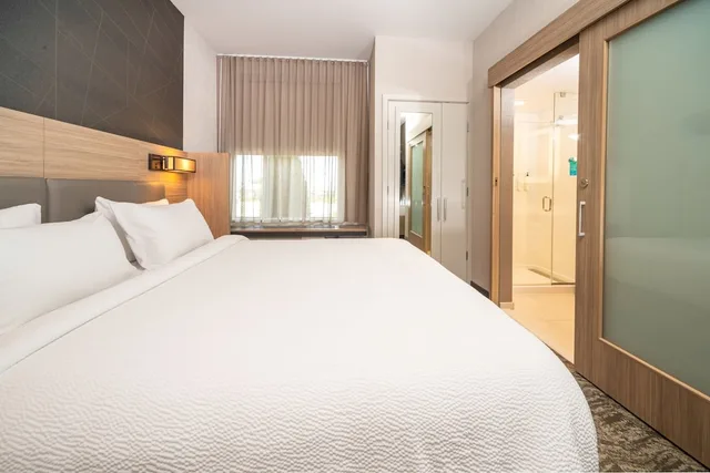 جناح بسرير كينج لذوي الإعاقة، SpringHill Suites by Marriott Kenosha 1/8