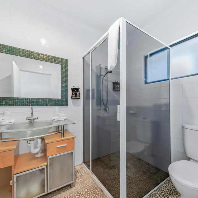 2 Bedrooms, Penthouse, 2 Bathrooms, Hot Tub, Balcony, Top Floor، at Waterfront Whitsunday Retreat - Adults Only 5/7