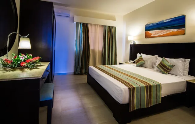 غرفة قياسية بسرير مزدوج بإطلالة على البحر بغرفة نوم واحدة، El Karma Aqua Beach Resort 1/3