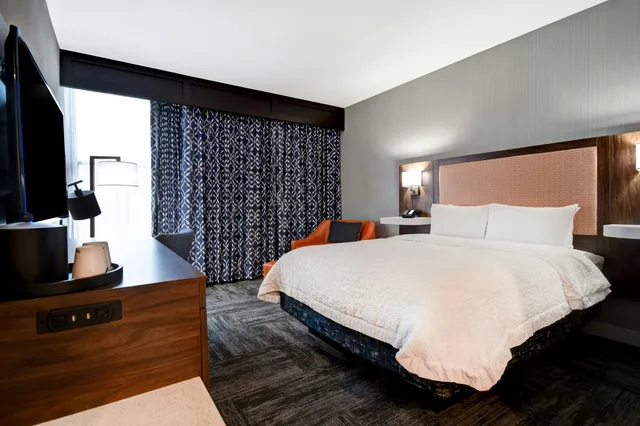 Standard, Queen Bed, Hampton Inn I-75 Lexington Hamburg Area 1/4