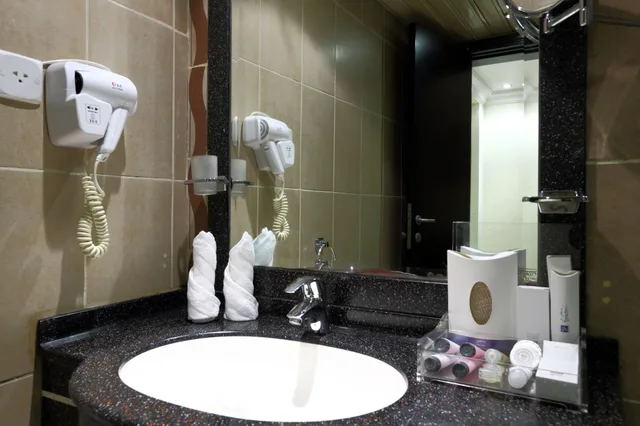 غرفة ديلوكس بسرير مزدوج بإطلالة على المدينة، فندق جازان ان(Jazan Inn Hotel) 6/9