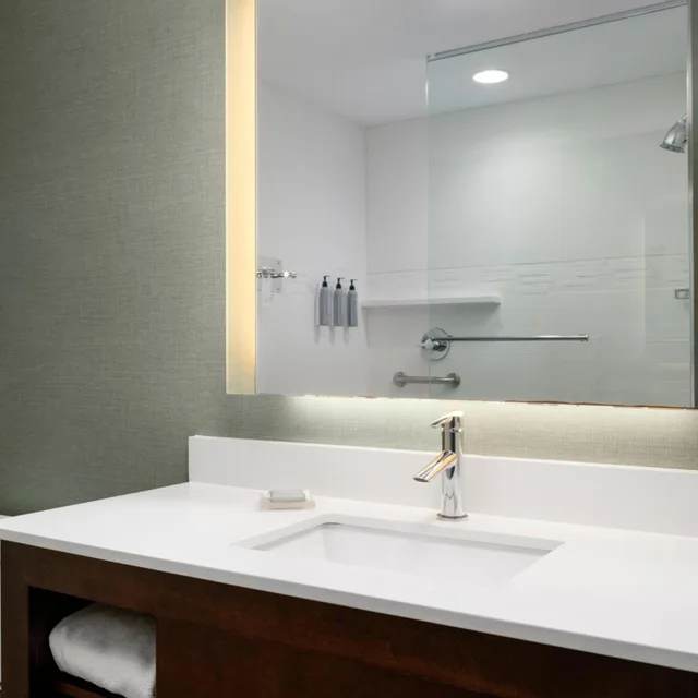 جناح بسرير كينج بغرفة نوم واحدة مع أريكة لذوي الإعاقة، Residence Inn Kingston 7/10