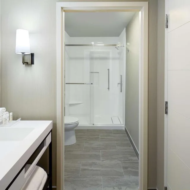 جناح بغرفتي نوم مع أريكة، Homewood Suites by Hilton Montreal Midtown 7/9