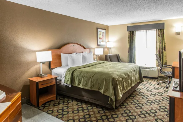 غرفة قياسية بسرير كينج، Quality Inn & Suites Columbus West - Hilliard 10/10