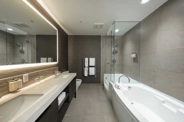 Suite, King Bed, Town View، Sidney Pier Hotel & Spa 7/7